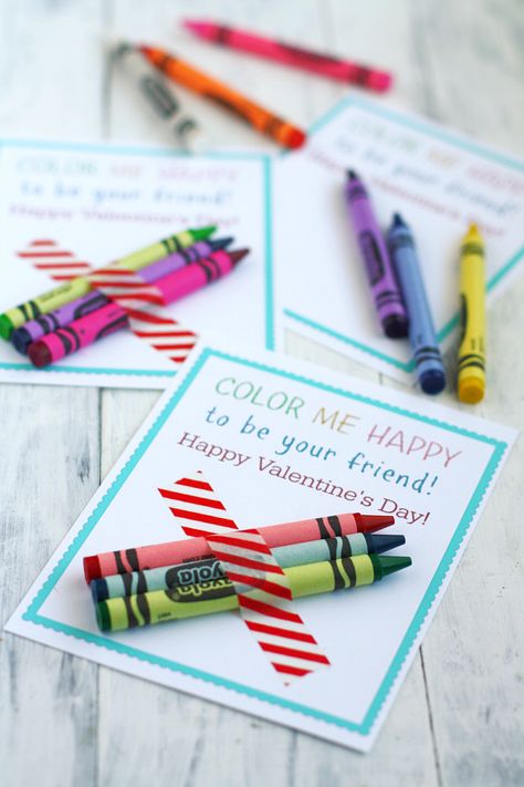 Easy and fun printable crayon valentines for kids! These Color Me Happy valentine cards are a cute non-food valentine to pass out to their friends! Crayon Valentine Printable, Homeschool Coop, Crayon Valentines, Valentines Bricolage, School Valentines, Color Me Happy, Valentinstag Party, Valentine Party, Valentines Crafts