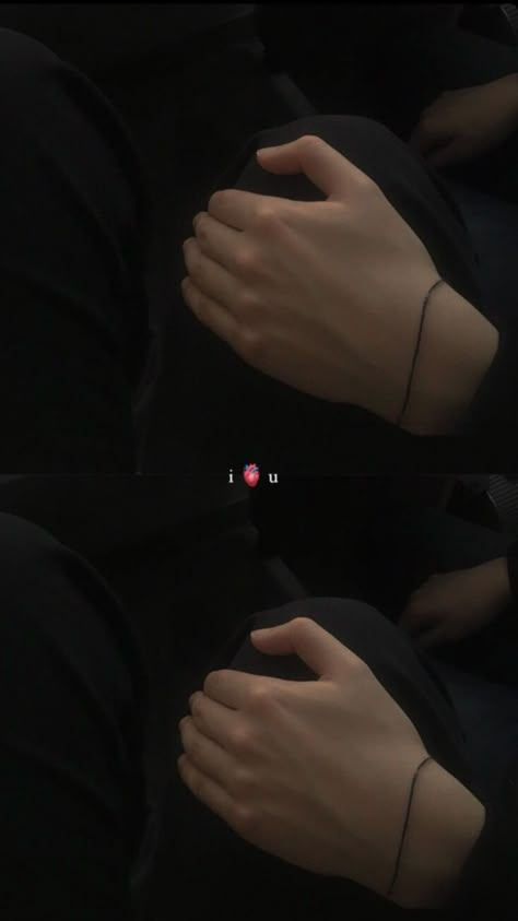 a man's hand holding the leg of a woman, she is wearing a pair of black flared jeans and he's wearing a bracelet. the picture is a split screen but both pictures are the same. there is a written "i love u" but the love word is replaced by the emoji of the heart, real one. Instagram Story Boyfriend Ideas, Couple Selfie Ideas Instagram Story, Cute Ways To Post Your Boyfriend On Instagram Story, Couple Insta Post Ideas, Couple Instastory, Bf Post Insta Story, Insta Story Ideas For Couples, Couple Stories Instagram, Insta Story Ideas With Boyfriend