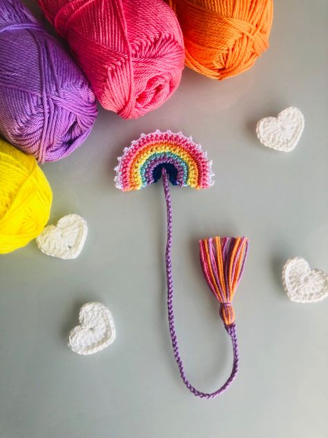 Beautiful present for loved ones.Crochet rainbow in pastel colours bookmark. You can add a little note with this present and send directly to those that you want to surprise. For more little crochet presents please have a look in my shop. Stay Safe/Take care ❤️ Colours may vary slightly from those in the photos. If you happen to have any issues then I'm always happy to help sort them out and talk about ways to solve it. Thank you for your kindness! If there's anything you dont see in my shop but you would like commissioned, then please message me as I love creating new little lovelies!! Lace Bookmark, Bookmark Crochet, Penanda Buku, Crochet Bookmark Pattern, Crochet Bookmark, Crochet Rainbow, Crochet Black, Pola Amigurumi, Rainbow Crochet