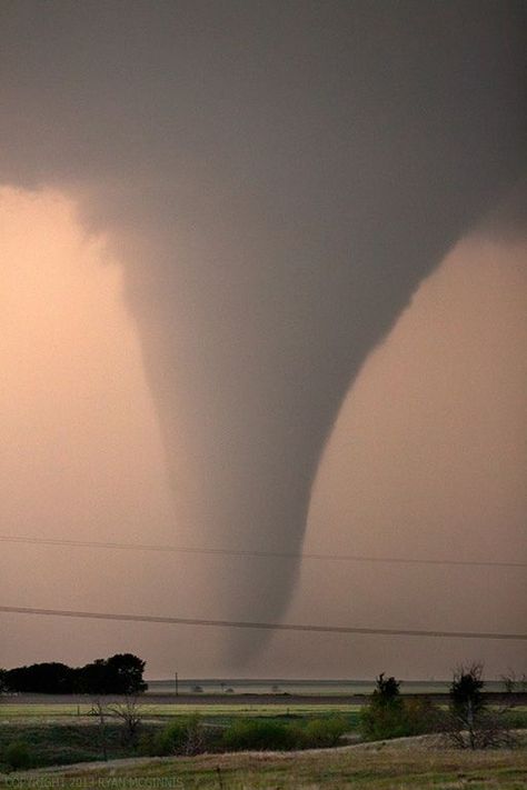 Kansas Tornado, Tornado Pictures, Weather Cloud, Weather Storm, Storm Chasing, Wild Weather, Lightning Storm, Weather Photos, Meteorology