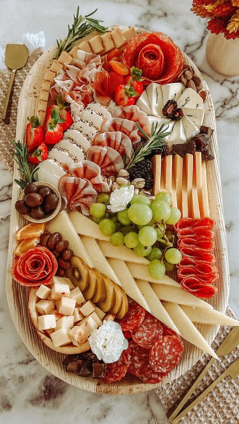 Shakudery Board, Target Charcuterie Board, Meat Folds For Charcuterie, Charcuterie Board Oval, Fancy Charcuterie Board Aesthetic, Oval Charcuterie Board Ideas, Food Boards Ideas, Anniversary Charcuterie Board, Graduation Charcuterie Board