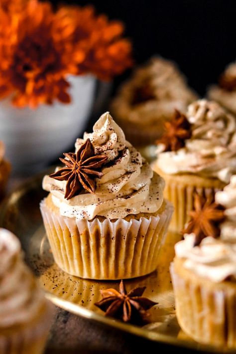 Food Photography Cupcakes, Fancy Fall Cupcakes, Gourmet Cupcakes Fancy, Moonshine Cake, Cupcakes Autumn, Bourbon Frosting, Espresso Frosting, Whiskey Cupcakes, Autumn Cupcakes