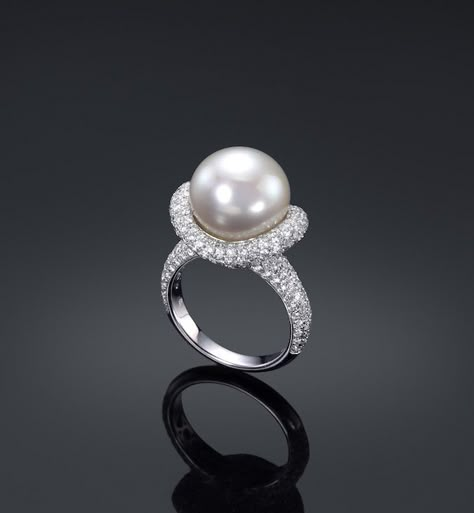 Pearl Ring Design, Cultured Pearl Ring, Fine Pearl Jewelry, Pearl Rings, Expensive Jewelry Luxury, Pearl And Diamond Ring, Diamonds And Pearls, Indian Wedding Jewelry, Pearl Jewellery