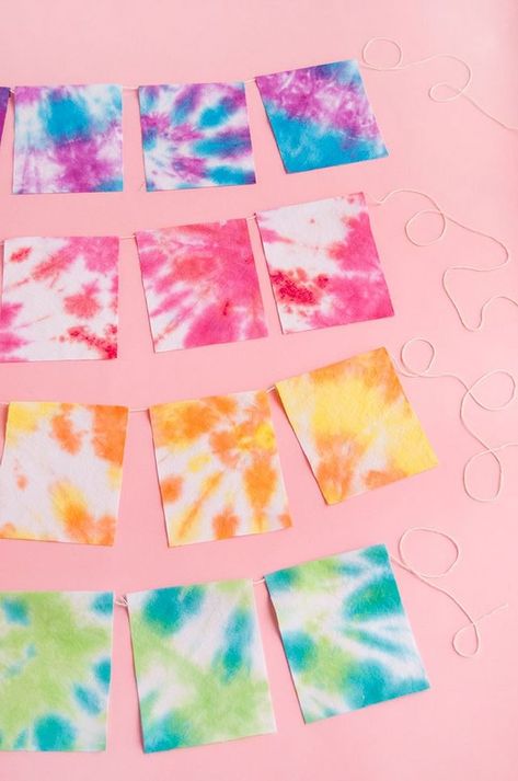 Tie Dye With Kids, Tie Dye Paper, Tie Dye Workshop, Tulip Tie Dye, Tie Day, Ty Dye, Diy Tapestry, Pink Dye, Tie Dye Party