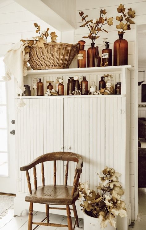 Amber Bottles & Cotton Fall Decor - Liz Marie Blog Basement Suite, Autumn Cottage, Bohemian Decoration, Eldest Daughter, Casa Country, Fall Decor Inspiration, Interior Vintage, Rustic Fall Decor, Vintage Farmhouse Decor