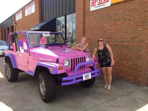 Real life Barbie Jeep! Pink Car Mods, Barbie Jeep Wrangler, Pink Jeep Wrangler, Barbie Jeep, Jeep Baby, Pink Cars, Jimny Suzuki, Cj Jeep, Barbie Car