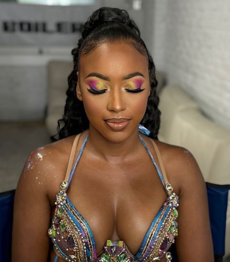 The face you make when… you know the rest 😌 We aim to please! Next up: MIAMI CARNIVAL 🤸🏽‍♂️🥳 Glam Hub MUA: @sparks_mua #carnivalmakeup #carnivalmakeuplook #trinidadcarnival #jamaicacarnival #carnivalmua #makeupinspo #carnivalmakeupinspo #caribbean #caribbeancarnival #carnivalmakeuplooks #miamicarnival #miamimua Carnival Hair, Carnival Hairstyles, Jamaica Carnival, Miami Carnival, Hair Photoshoot, Trinidad Carnival, Carnival Makeup, Caribbean Carnival, Dressing Rooms