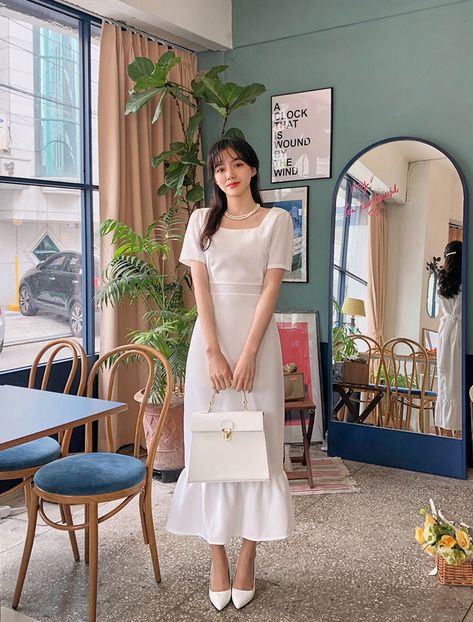 [CHUU] Square Neck Mermaid Dress - I know you wanna kiss me. Thank you for visiting CHUU. Korea Dress Outfits, Style Dress Korea, Korea Dress, Dress Korea, Gaun Fashion, Fashion Top Outfits, Korean Fashion Dress, Korean Fashion Trends, Korean Dress