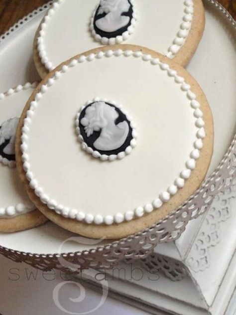 Cameo Cookies, Lavender Cookies, Making Fondant, Vanilla Spice, Rolling Fondant, Cookie Tutorials, Spice Cookies, Beautiful Cookies, Cookies Decorated