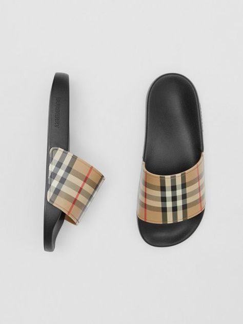 Burberry Slides Outfit, Burberry Slides, T Bar Shoes, Burberry Vintage, Versace Mens Shoes, Fresh Shoes, Hype Shoes, Slides Shoes, Designer Sandals