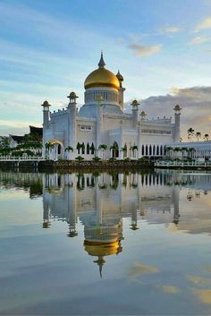 Brunei Food, Brunei Travel, Bandar Seri Begawan, Divorce Papers, Travel Destinations Asia, Travel Asia, Beautiful Travel Destinations, Southeast Asia Travel, Tourist Spots