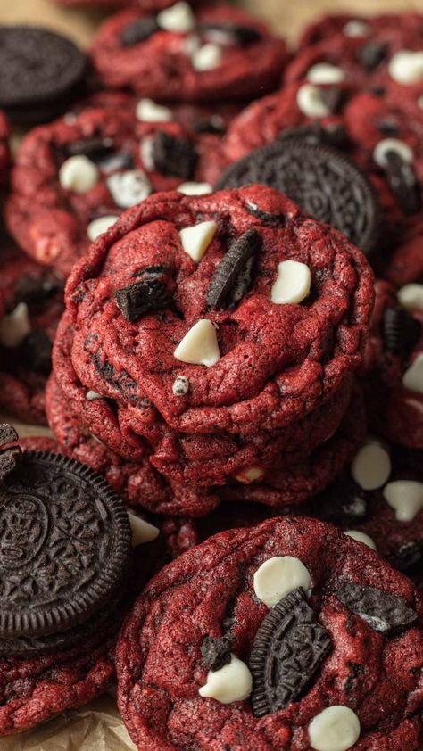 Oreo Stuffed Red Velvet Cookies, Small Batch Red Velvet Cookies, Red Velvet Valentine Cookies, Cookies Christmas Aesthetic, Red Velvet Oreo Cake, Red Velvet Oreo Cookies, Red Velvet Chocolate Chip Cookies, Velvet Desserts, Red Velvet Donuts