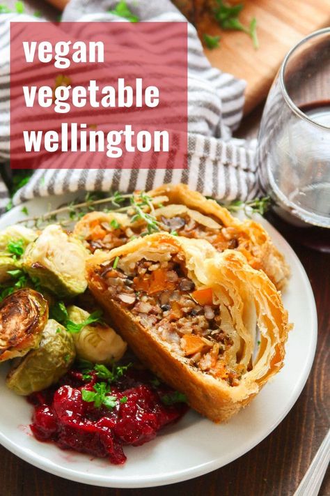 Flaky puff pastry is stuffed with a sweet and savory mixture of mushrooms, butternut squash, pecans and rice to make this mouth-watering vegan vegetable wellington. This stunning holiday main dish that will please vegans, vegetarians, and omnivores alike! #vegan #veganfood #veganrecipes #vegetarian #vegetarianrecipes #plantbased #meatlessmonday #thanksgiving Veg Wellington, Vegan Wellington Recipe, Vegetable Wellington, Vegan Wellington, Christmas Vegan, Vegan Beef, Vegan Holiday, Vegetarian Thanksgiving, Vegan Thanksgiving Recipes