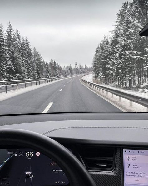 Linn Tangegård on Instagram: "winter road trips 🌲" Christmas Road Trip, Winter Road Trip Aesthetic, Winter Road Trip, 10 Year Plan, Winter Road, Winter Car, Holiday Romance, Winter Inspo, Christmas Inspo