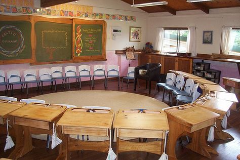 Waldorf High School Classroom, Waldorf High School, Waldorf Classroom, Classroom Ceiling, Waldorf Art, School Environment, Steiner School, Dream Classroom, Nature School