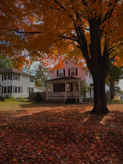 Fall House Exterior, Fall Houses, Fall Core, Autumn House, Fall House, Fall Mood Board, Season Of The Witch, Fall Inspo, Autumn Scenery