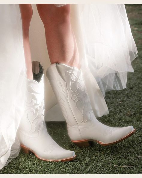 Step into matrimonial bliss with these exquisite white leather wedding boots! Crafted for the modern bride or groom, these boots add a touch of sophistication and style to your special day. Say "I do" in fashion-forward footwear that exudes elegance and charm.

#corralboots #whiteboots #weddingboots #outbacktraders #outbacktradersau #bride White Wedding Boots, Cowgirl Lifestyle, Wedding Boots, Corral Boots, Leather Wedding, The Modern Bride, White Boots, Cowboy And Cowgirl, Girls Boots