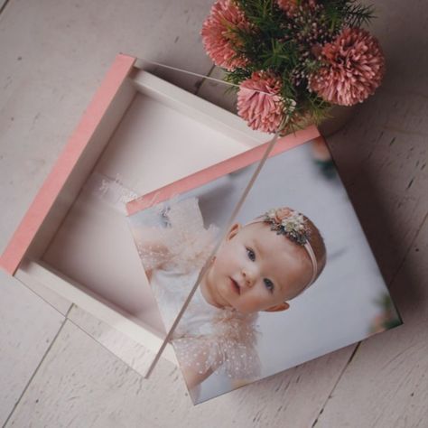 Photo Album Design, Album Ideas, Clear Box, Newborn Portrait, Gift Newborn, Portrait Ideas, Album Design, Newborn Pictures, Wedding Album