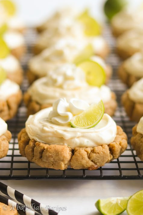 Key Lime Pie Cookies - A baJillian Recipes Fluffy Key Lime Pie, Key Lime Pie Cookies, Key Lime Pie Filling, Key Lime Recipes, Key Lime Filling, Big Cookies, Key Lime Cookies, Graham Cookies, Lime Cookies