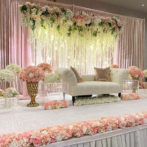 Nikkah Stage, Wedding Stage Ideas, Shadi Decor, Marriage Hall Decoration, Pink Wedding Decor, Engagement Stage, Marriage Poses, Pastel Wedding Theme, Engagement Stage Decoration