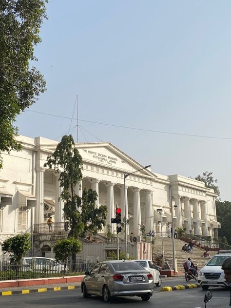 Churchgate Mumbai Aesthetic, Asiatic Library Mumbai, Aesthetic Mumbai, Mumbai Aesthetic, Mumbai Trip, Crawford Market, Travel India Beautiful Places, Mumbai Travel, Mumbai Fashion