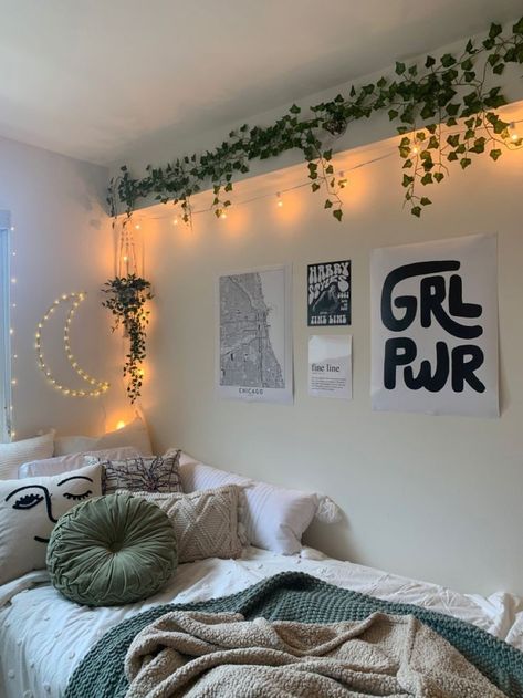 Dorm Room Styles, College Dorm Room Decor, Dorm Room Designs, Dorm Room Inspiration, Decor Shabby Chic, غرفة ملابس, Cozy Room Decor, Redecorate Bedroom, Dreamy Room