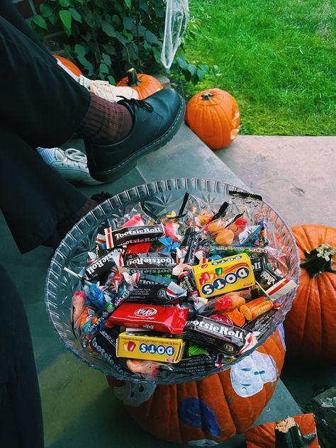 Halloween candy Handing Out Candy Halloween, Halloween Candy Aesthetic, Candy Bucket, Halloween Candy Bags, Fun Activities To Do, Painting Inspo, Bags Aesthetic, Candy Bags, Christmas Aesthetic