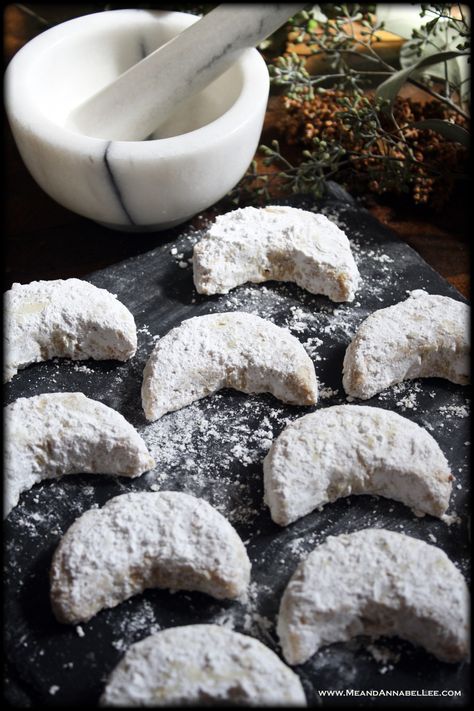 Crescent Moon Cookies, Almond Crescent Cookies, Italian Biscuits, Crescent Cookies, Moon Cookies, Kitchen Witch Recipes, Annabel Lee, Cookies Christmas, Dark Side Of The Moon