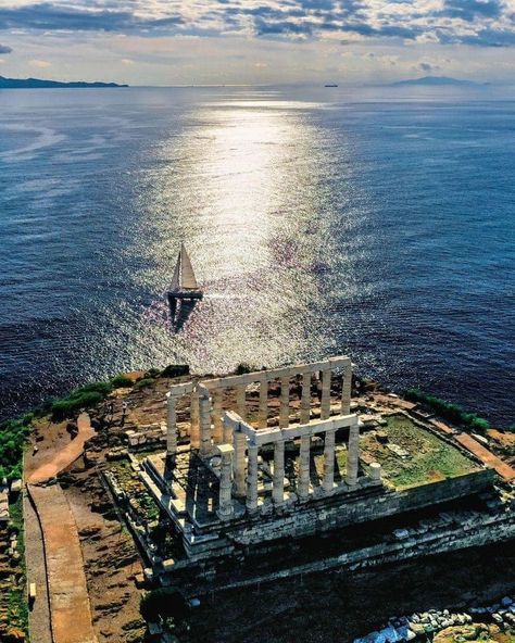 Greek Runes, Poseidon Temple, Front Portico, Temple Of Poseidon, God Angels, Edge Of A Cliff, Athens Travel, Doric Column, The Parthenon