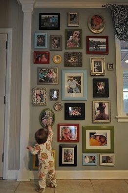 A family photo wall is a fun, creative way to put a lifetime of memories in plain view. The good news is, you can't screw it up! There is no right or wrong way... Wall Vignettes, European Home Decor, Family Wall, Wall Gallery, Style At Home, Design Layout, Home Fashion, Decoration Design, Family Pictures