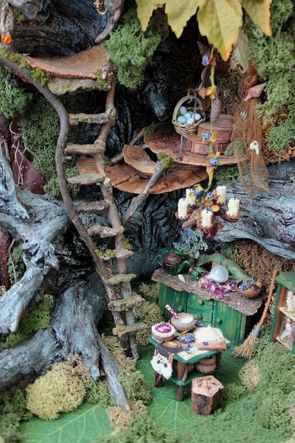 19th Day Miniatures Works in Progress: Miniature Driftwood Fairy House Update ~ Fantastically Detailed ...M Diy Nature, Fairy Tree Houses, Fairy Village, Fairy Garden Designs, Fairy Garden Crafts, Fairy Home, Fairy Furniture, Faeries Gardens, Mini Fairy Garden