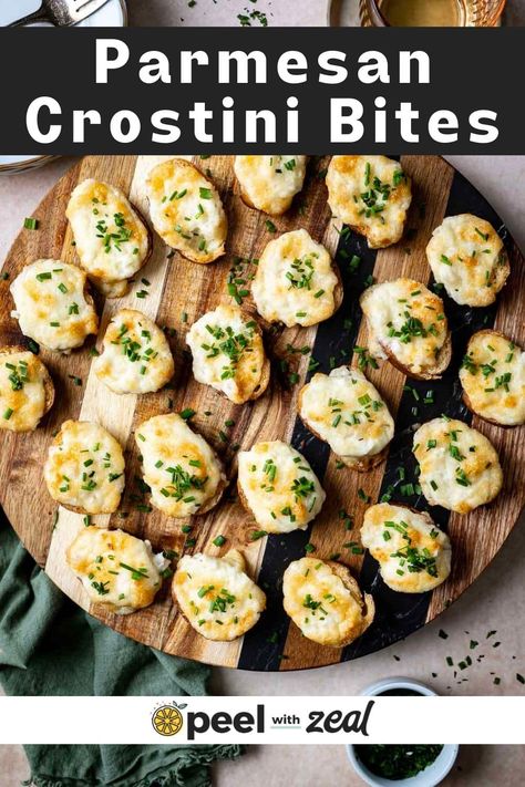 Baked parmesan crostini is a delicious, easy appetizer for your holiday parties. This simple appetizer is easy to whip up and big on flavor thanks to a onion and parmesan topping that is baked until golden brown. Make this for your next brunch or dinner party! Parmesan Cheese Appetizers, Tiny Toast Appetizers, Appetizers To Go With Wine, Dip For Crostini, Melba Toast Appetizers, Crostini Bar Build Your Own, Appetizer Recipes Crostini, Crostini Dip Recipes, Easy Italian Appetizers For A Party