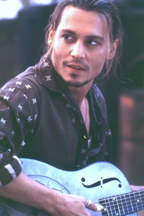 Johnny Depp in Chocolate i would marry him even as Edward scissors hand Johnny Depp Chocolat, John Depp, جوني ديب, Kaptan Jack Sparrow, Johnny Depp Movies, Johnny D, Here's Johnny, Jamie Campbell Bower, Cary Grant