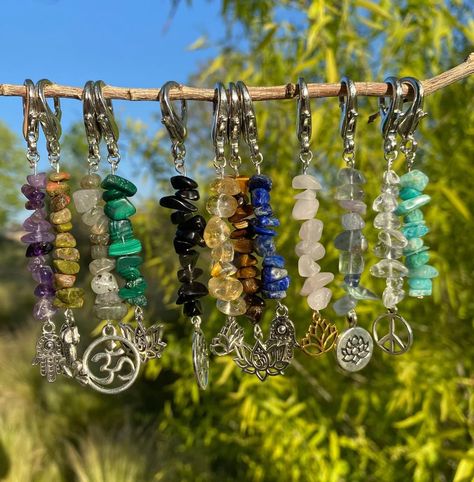 Purse Charms Diy, Healing Crystals Meanings, Keychain Ideas, Crystal Keychain, Student Christmas Gifts, Car Charms Mirror, Crystals Healing, Diy Wire Jewelry, Handmade Wire Jewelry