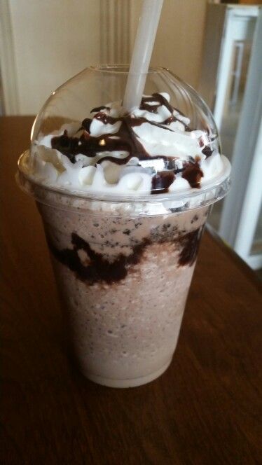 Chocolate Frappe, Frappe Aesthetic, Cookies N Cream Frappuccino, Cookies And Cream Frappuccino, Cookies N Cream, Oreo Frappe Recipe, Cookies And Cream Frappe, Cookies N Cream Milkshake, Cookies And Cream Milkshake Aesthetic