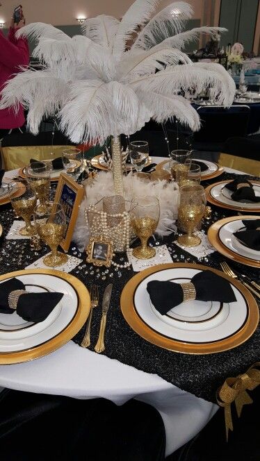 Gatsby table                                                                                                                                                                                 More 1920s Party Decorations, Harlem Nights Party, Harlem Nights Theme, Gatsby Birthday Party, Gatsby Party Decorations, Speakeasy Party, Harlem Nights, Great Gatsby Theme, 20s Party