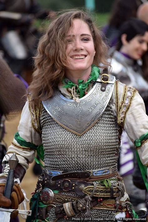 Ren Faire Knight, Medieval Knight Costume, Knight Outfit, Fair Outfit, Amazon Girl, Ren Faire Outfits, Viking Character, Medieval Woman, Fair Outfits