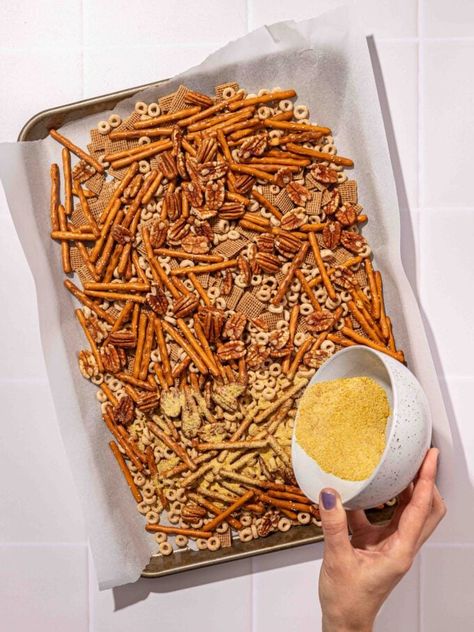 Baked Vegan Chex Mix Snack with Nutritional Yeast - Desiree Nielsen Vegan Chex Mix Recipe, Vegan Chex Mix, Cheesy Snack Mix, Allergy Free Snacks, Vegan Party Snacks, Vegan Staples, Cheesy Crackers, Vegan Snack Recipes, Vegan Worcestershire Sauce