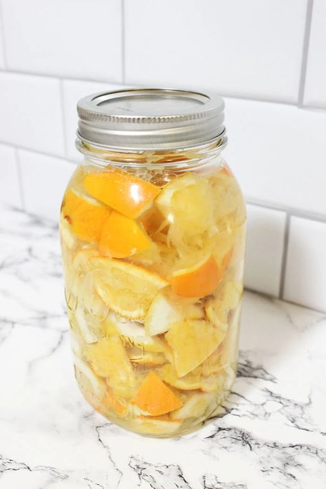 How to Make Homemade Citrus Cleaner - Homesteading in Ohio Orange Cleaner Diy White Vinegar, Homemade Citrus Cleaner, Citrus Cleaner Diy, Homemade Lemon Cleaner, Orange Cleaner Diy, Lemon Cleaner Diy, Diy White Vinegar, Homemade Clorox Wipes, Natural Oven Cleaner