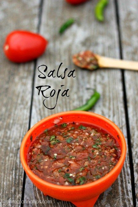 The easiest chunky red salsa recipe, you just need tomatoes, serrano chiles, cilantro, salt, and onion. Put in on top of tacos, tostadas, rice or even eggs.  #mexicanfood #salsa #redsalsa #mamalatinatipsrecipes #mexicansalsas Red Salsa Recipe, Mexican Party Food, Mexican Salsa Recipes, Red Salsa, Mexican Salsa, Hot Salsa, Hot Sauce Recipes, Chunky Salsa, Mexican Dessert Recipes