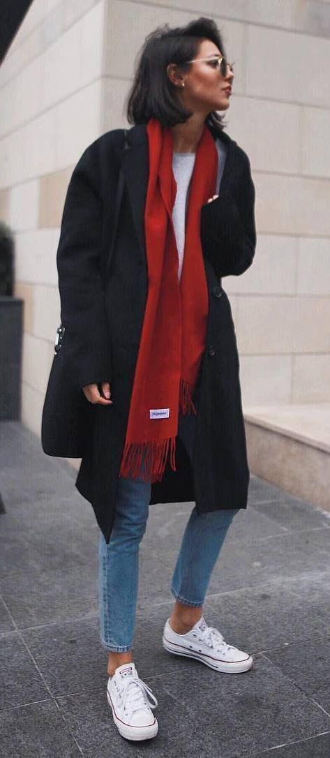 Fall Fashion Coats, Perfect Fall Outfit, Red Scarf, Wear Red, Mode Casual, Street Style Winter, 가을 패션, Fall Fashion Trends, Fall Fashion Outfits