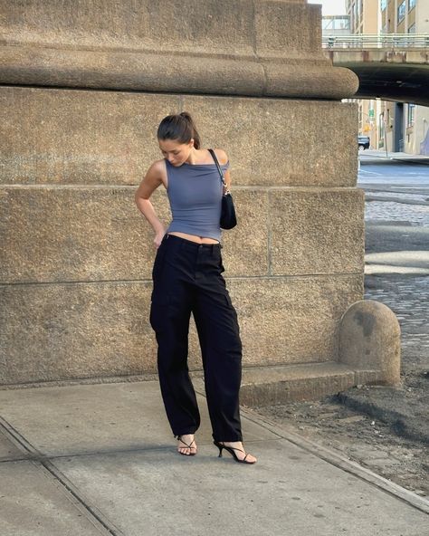 Aritzia (@aritzia) • Instagram photos and videos Aritzia Aesthetic, Aritzia Aritzia, Aritzia Top, Top Outfit, Stylish Work Outfits, Work Outfits, Work Outfit, Classic Style, Top Outfits