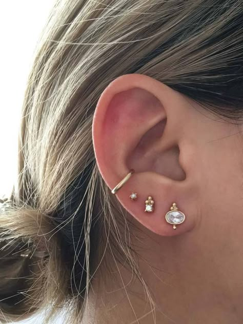 A Guide to Multiple Ear Piercings - A must read before you go to get your ears pierced!  #multiplepiercings #earpiercings #piercings #multipleearrings #earringstack Different Piercings, Spiderbite Piercings, Piercing Face, Bodysuit Tattoos, Ear Peircings, Piercing Conch, Red Earrings Stud, Piercing Septum, 14k Gold Hoop Earrings