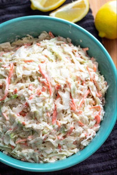 This easy and decilious Homemade Creamy Coleslaw makes the perfect side dish to serve with any meal. Also, it's a simple coleslaw that tastes great. Barbeque Foods, Simple Coleslaw, Cold Slaw, Creamy Coleslaw Recipe, Creamy Coleslaw Dressing, Picnic Salads, Classic Coleslaw, Best Coleslaw Recipe, Vinegar Coleslaw