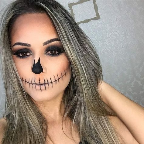 70 Scary Halloween Makeup Ideas You'll Love Cute Skeleton Makeup Easy, Easy Skeleton Makeup Diy Simple, Pretty Skeleton Makeup, Easy Skeleton Makeup, Skeleton Face Makeup, Halloween Skeleton Makeup, Ideas Disfraz, Unique Halloween Makeup, Vampire Makeup Halloween