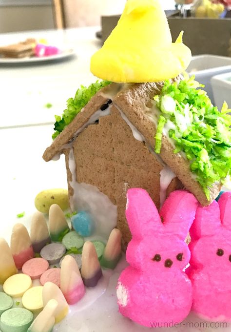 graham cracker peeps house - fun easter craft and treat #easter #kidsactivities Holiday Activities For Teens, Candy Houses, Easy Crafts For Teens, Make A Gingerbread House, Easter Arts And Crafts, Marshmallow Peeps, Fun Easter Crafts, Easter Activities For Kids, Candy House