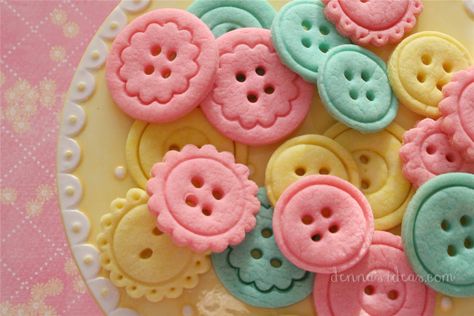 Sewing Cookies, Button Cookies, Lalaloopsy Party, Quilt Retreat, Wine Gift Baskets, Construction Birthday Parties, Cute Baking, Fancy Cookies, Sewing Party