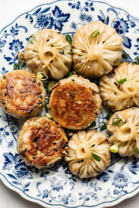 Crispy Bottom Dumplings, Xia Long Bao Recipe, Pan Fried Soup Dumplings, Shrimp Bao Buns, Vegan Soup Dumplings, Vegan Xiao Long Bao, Curry Dumplings, Fried Dumplings Chinese, Xiao Long Bao Recipe