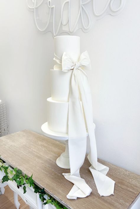 Pretty Wedding Cake Toppers, Wedding Cake With Ribbon Bow, Bow On Wedding Cake, White Bow Wedding Cake, White Wedding Cake With Bow, Simple Chic Wedding Cake, Beautiful Wedding Cakes Elegant Simple, Wedding Cakes With Bows, White Bow Cake