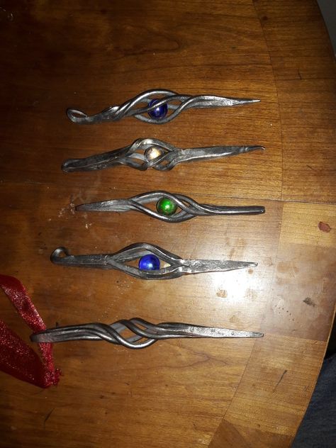 Assortment of forged Christmas ornaments, made from 3/16" round and square stock, forge welded at the ends. Forged Christmas Gifts, Blacksmith Christmas Ornaments, Hand Forged Christmas Ornaments, Forged Christmas Ornaments, Forging Projects, Weld Projects, Forging Ideas, Forge Ideas, Marble Ornaments